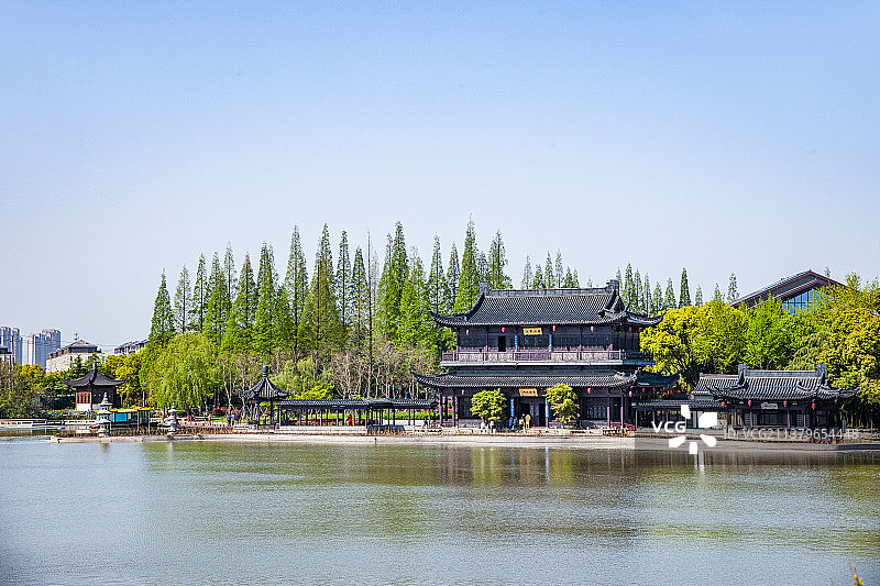 江苏镇江金山公园塔影湖图片素材