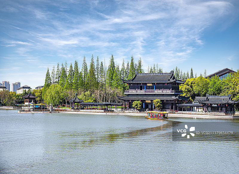 江苏镇江金山公园塔影湖图片素材