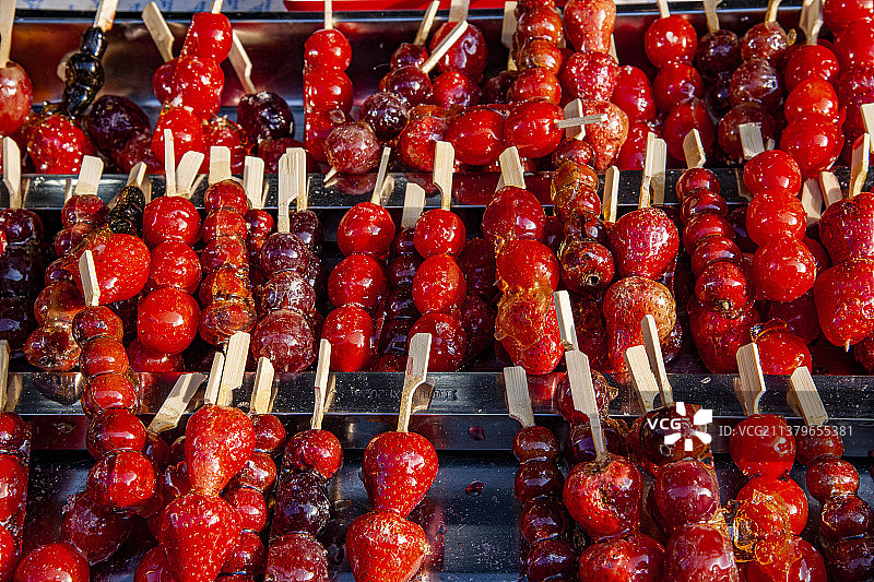 江苏苏州市太仓市沙溪古镇风味小吃冰糖葫芦图片素材