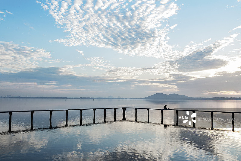 武汉大学东湖凌波门图片素材