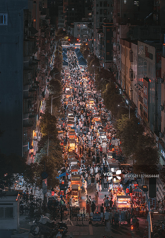 深圳盐田街商业街夜景人流图片素材