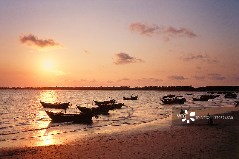 广东茂名浪漫海岸日落图片素材