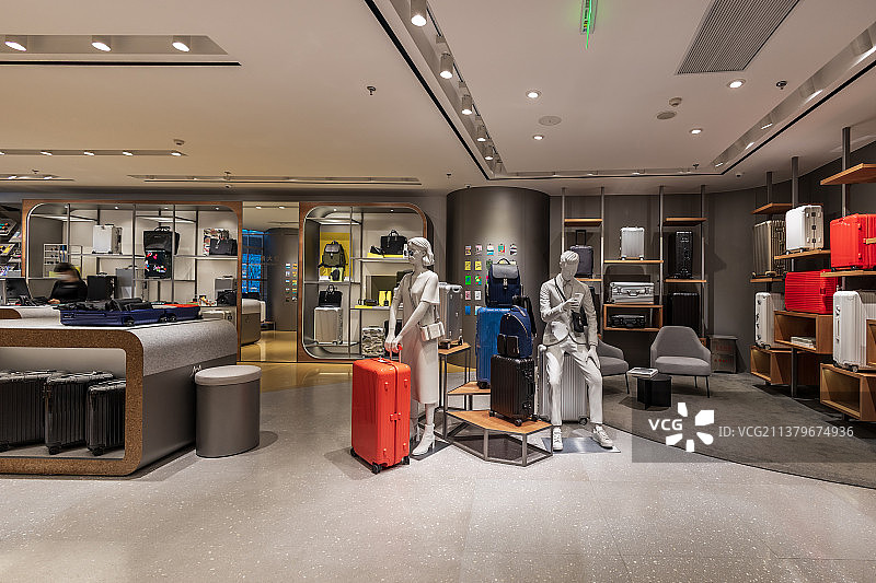 上海箱包实体商店产品展示图片素材