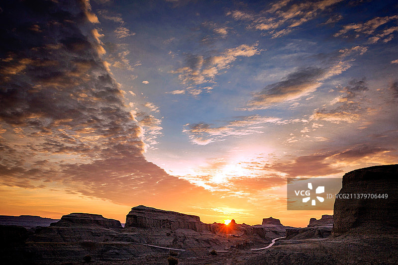 新疆魔鬼城图片素材