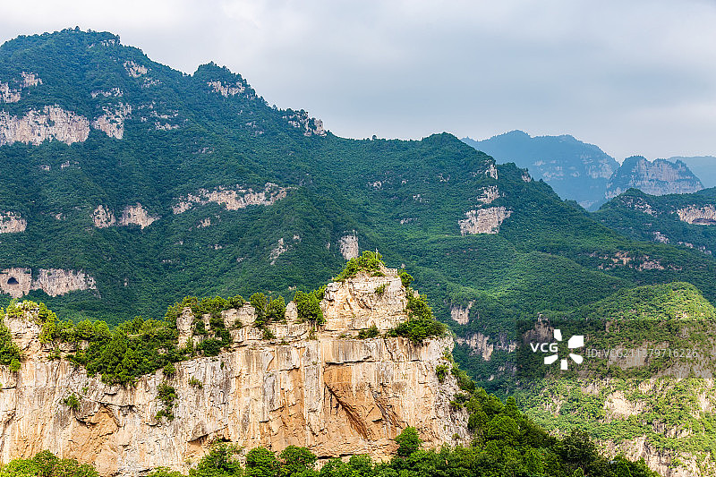 中国河南焦作修武县峰林峡景区太行山夏季风光高视角拍摄图片素材