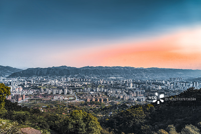 天气晴朗时重庆北碚的城市风光图片素材