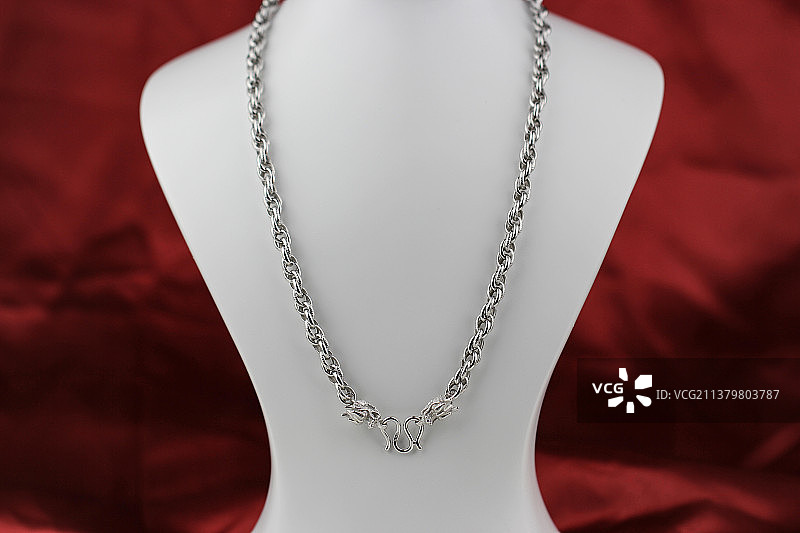 龙头项链，银链，男士首饰图片素材