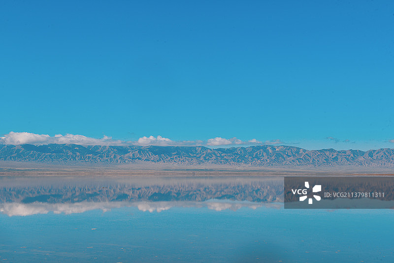 天空之镜茶卡盐湖图片素材