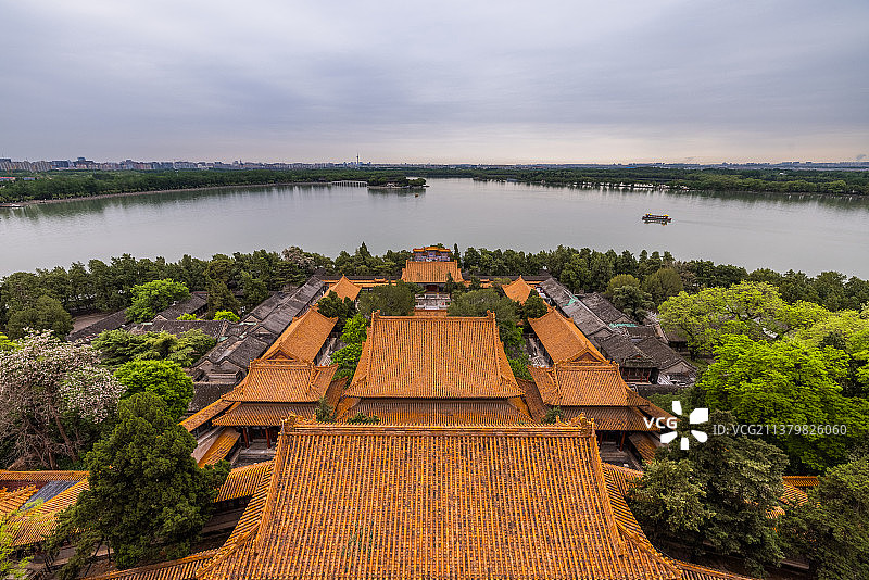 颐和园建筑与昆明湖图片素材