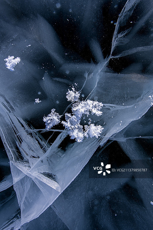 冬季赛里木湖冰花冰裂图片素材