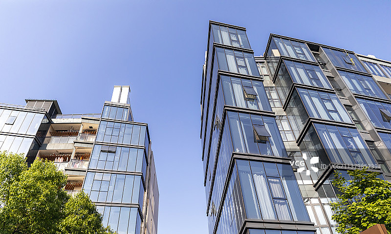 医疗健康月子中心现代玻璃建筑外立面图片素材