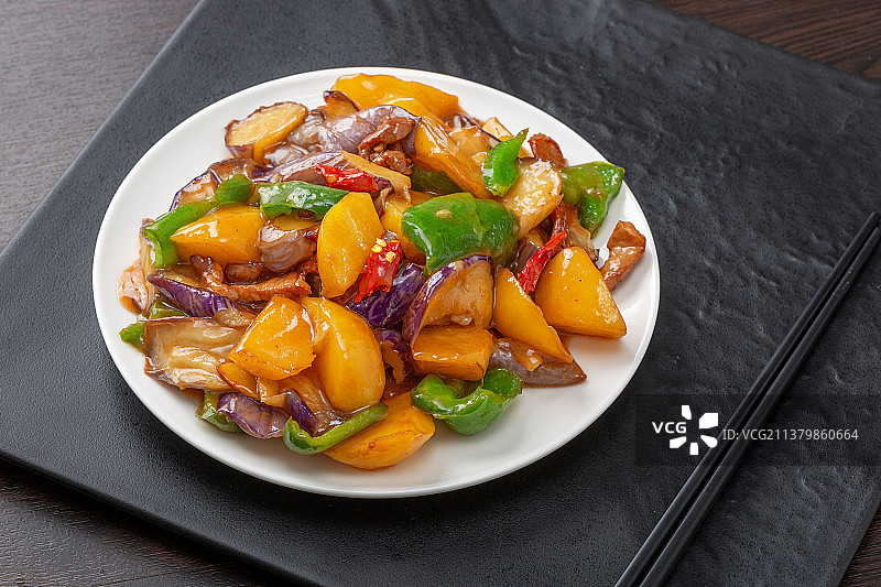 东北传统特色菜：地三鲜图片素材