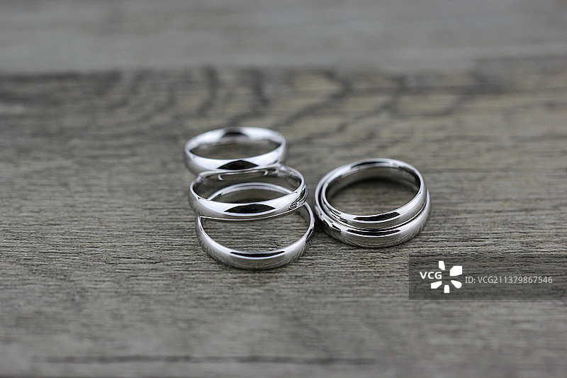 光面圆形情侣对戒银戒指图片素材