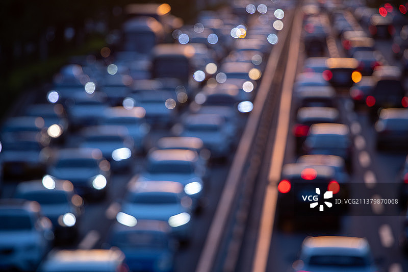 虚焦的车流图片素材