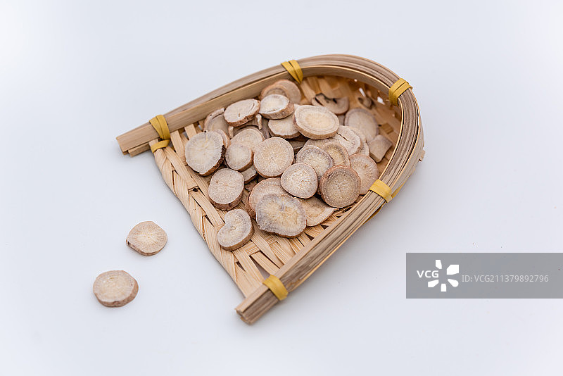 室内棚拍中国草药饮片安徽白芍图片素材