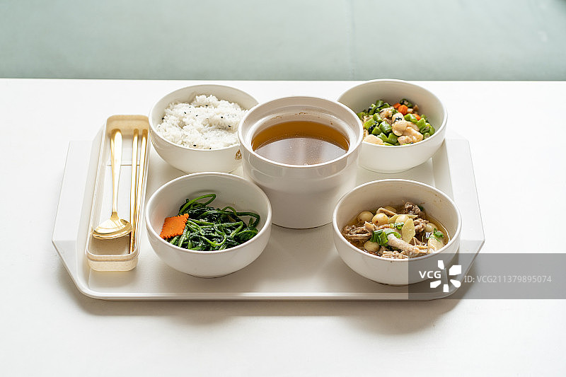 月子中心营养组合月子餐中午餐图片素材