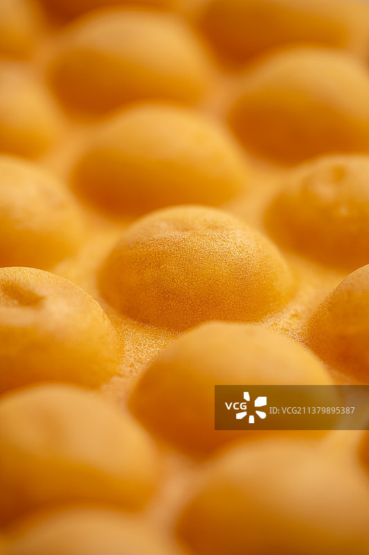 夜市里的港式美味小吃鸡蛋仔图片素材