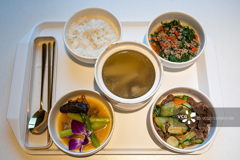 月子中心营养组合月子餐晚餐图片素材