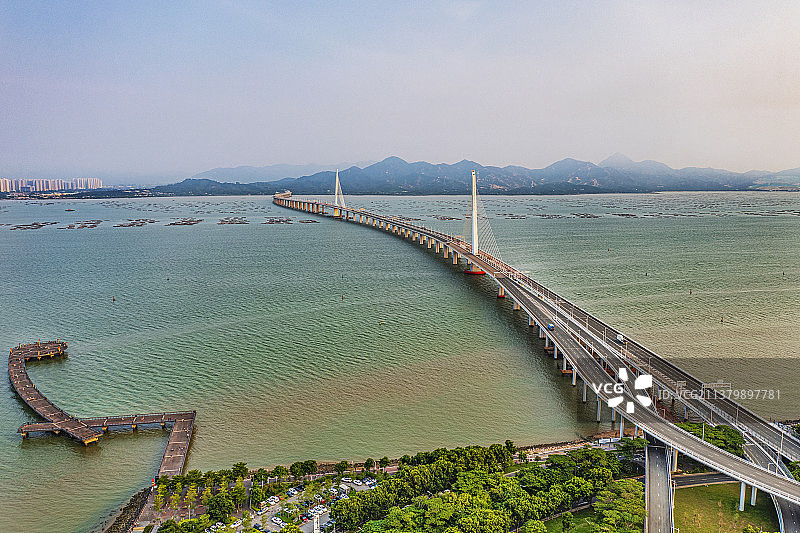 航拍深圳湾公路大桥图片素材