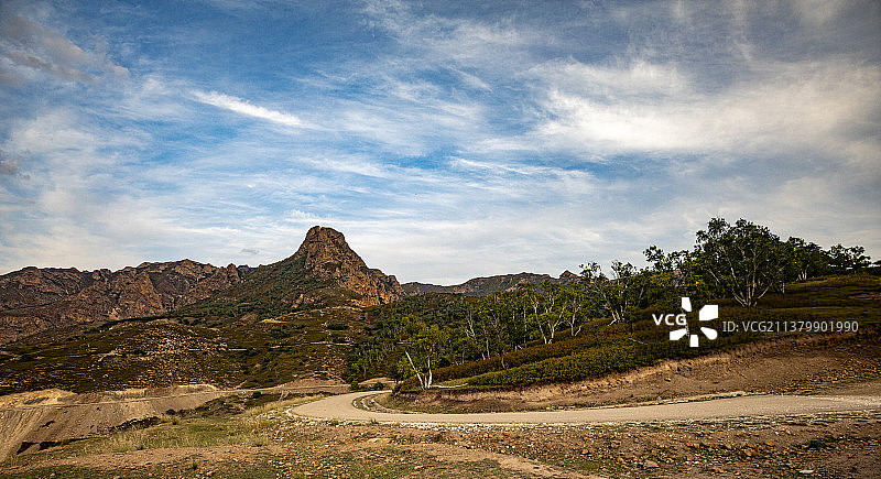黄昏，阴山山脉大青山的自然风光图片素材