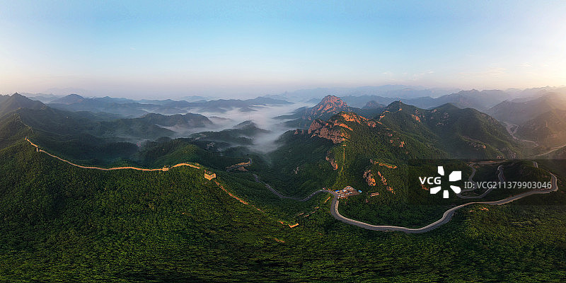 双龙飞舞绕山间图片素材