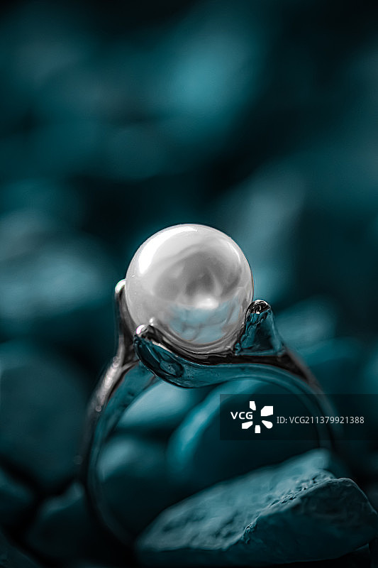 珍珠戒指特写，珠宝配饰品牌图片素材