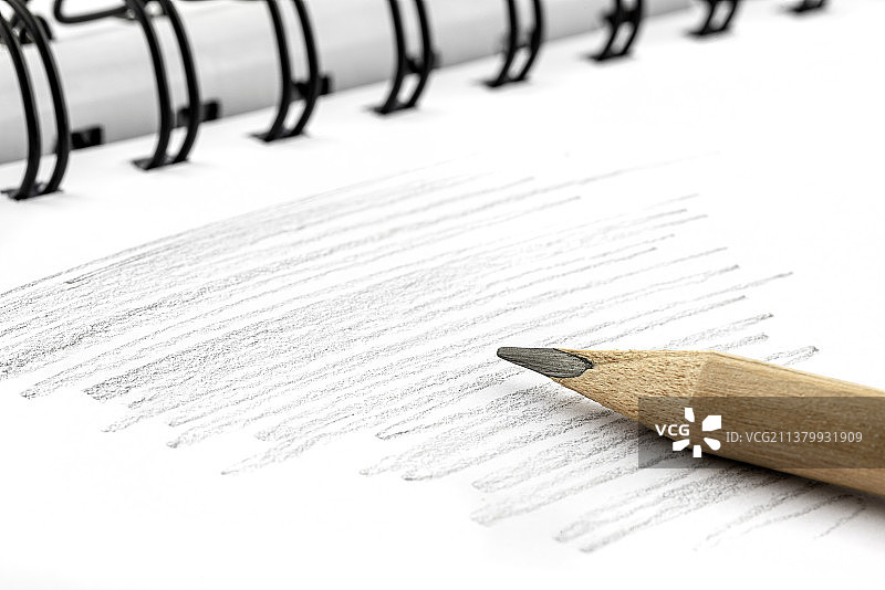 带有涂鸦的白色笔记本的微距照片，德国波恩图片素材