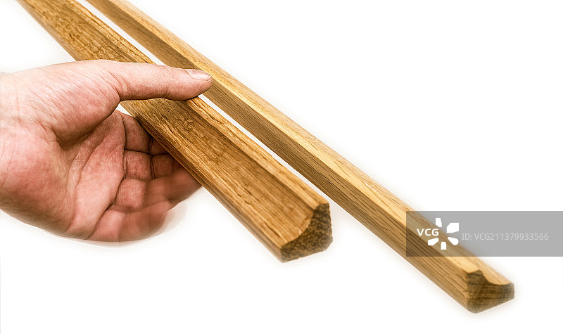 手持木棍特写照片，白色背景图片素材
