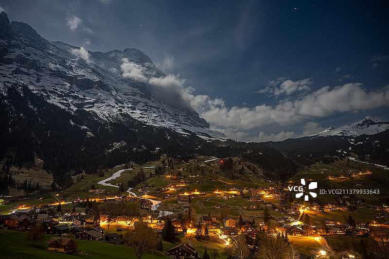 瑞士格林德瓦山区村庄风光图片素材