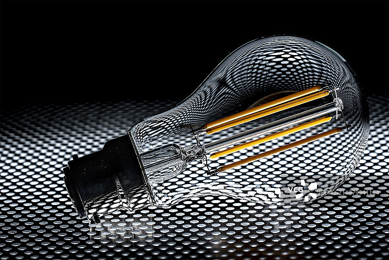 黑色背景上的拉链特写，英国图片素材