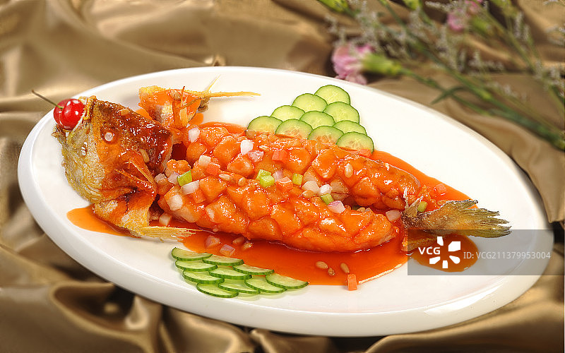 糖醋鱼    酸甜可口。外焦里嫩，肉质鲜美，色泽金黄，佐酒下饭风味皆佳图片素材