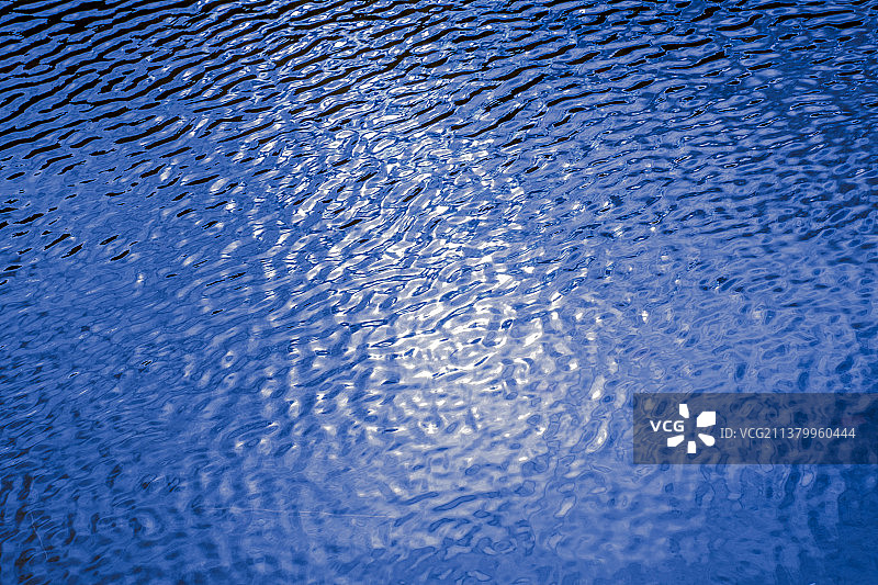 忧郁的湖图片素材