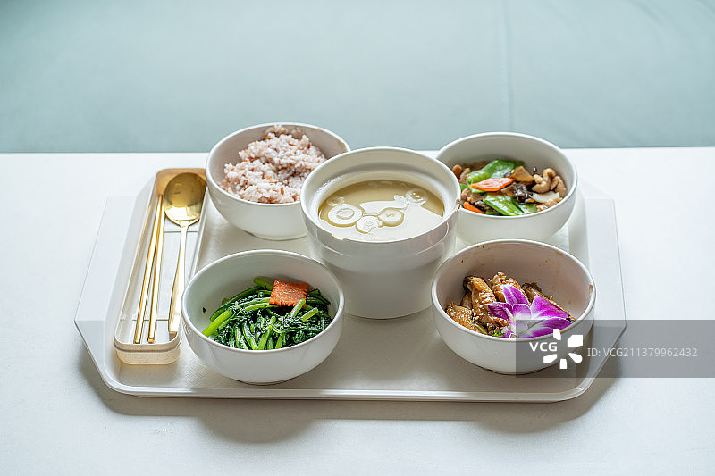 月子中心营养组合月子餐中餐图片素材