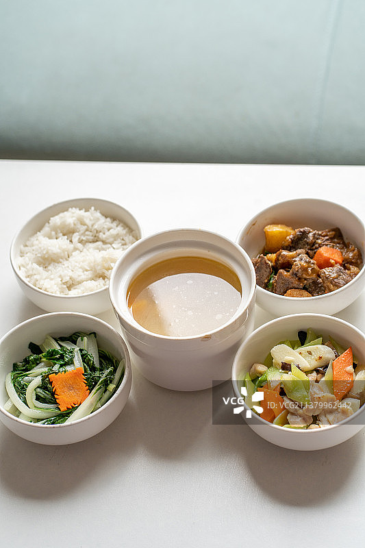 月子中心营养组合月子餐中餐图片素材