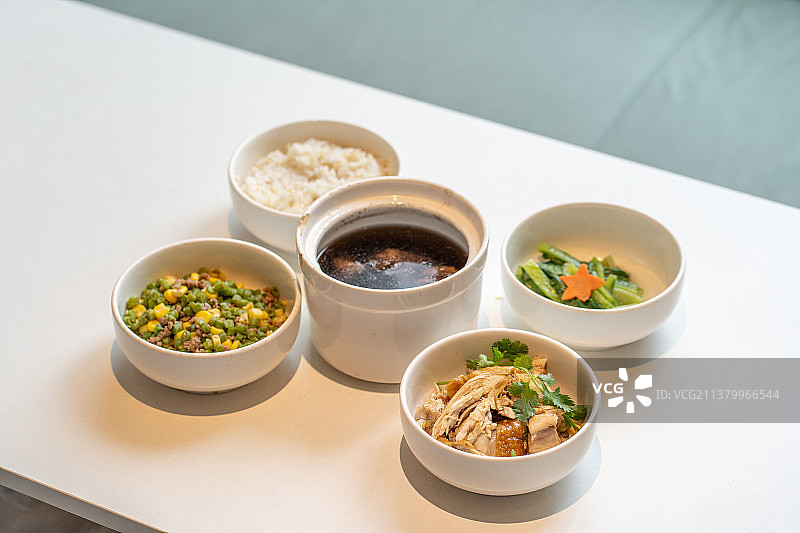 月子中心营养组合月子餐午餐图片素材