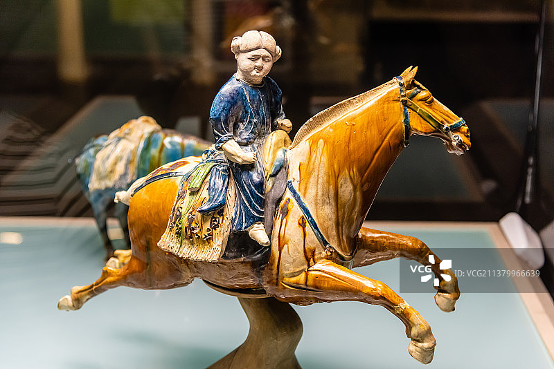 唐代三彩胡人腾空马图片素材