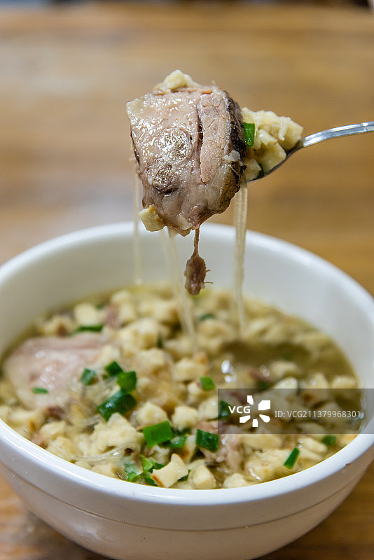 中国陕西西安小吃羊肉泡馍图片素材