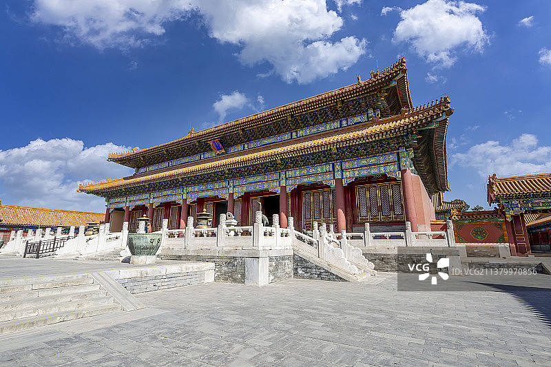 蓝天白云下的北京故宫慈宁宫图片素材