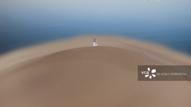 沙漠姑娘图片素材