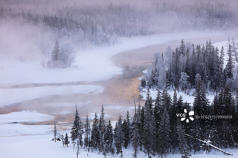 雪地暖阳喀纳斯图片素材