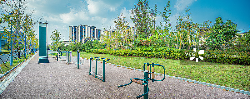 小区内健身器材图片素材