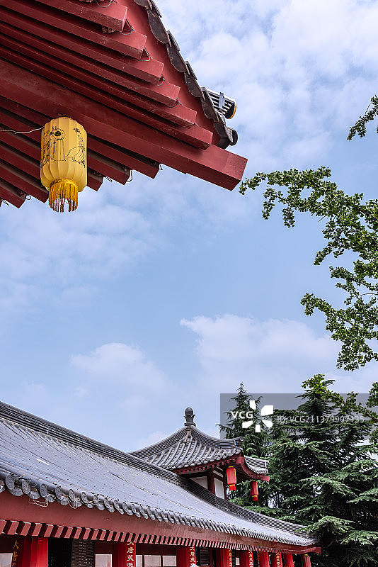 中国陕西西安大唐芙蓉园的园林古建筑图片素材