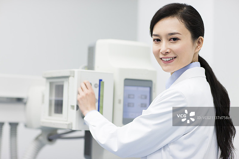 医生与医疗仪器图片素材