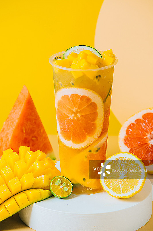 一杯水果茶图片素材