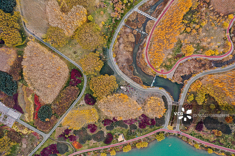 航拍张掖黑河生态马拉松比赛图片素材