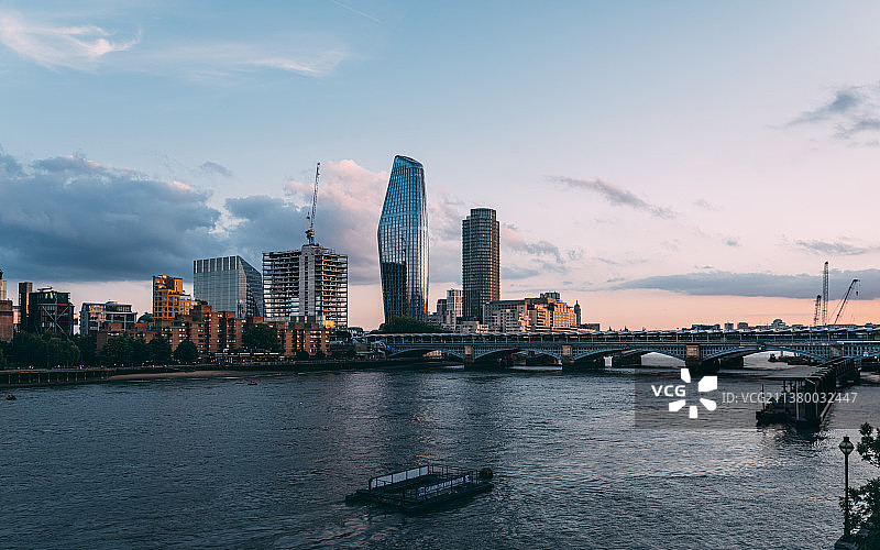 Sunset over the River Thames, London图片素材