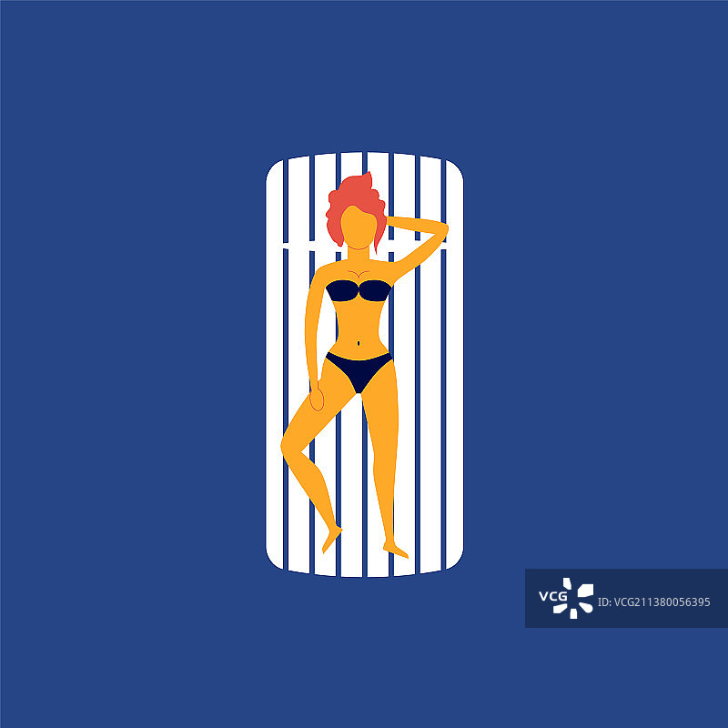 女人放松地漂浮在充气床垫上图片素材