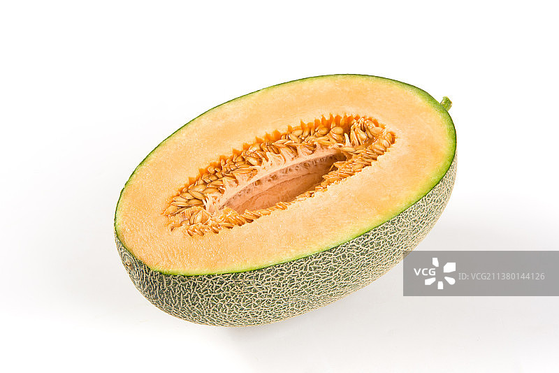 白底上切开的新鲜哈密瓜图片素材