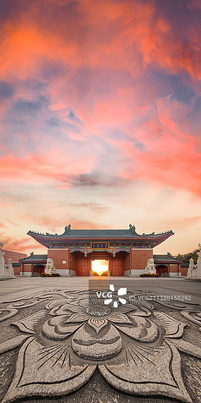 其道大光——上海交通大学校门图片素材