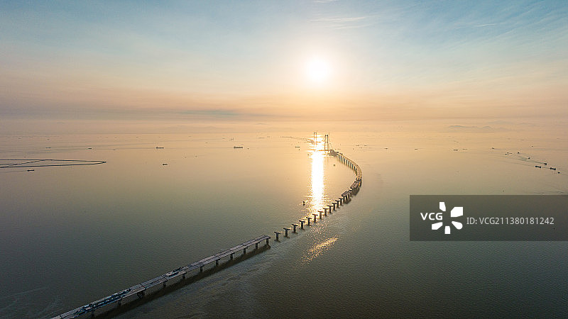建设中的深中通道伶仃洋大桥日出航拍2022图片素材